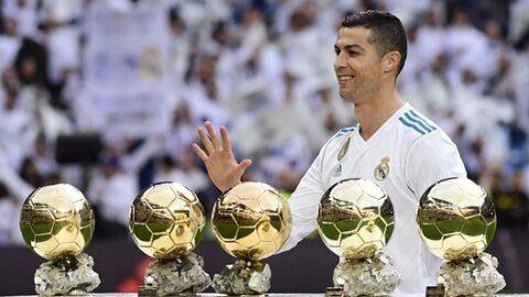 Cristiano Ronaldo xấu tính, không ăn được thì đạp đổ